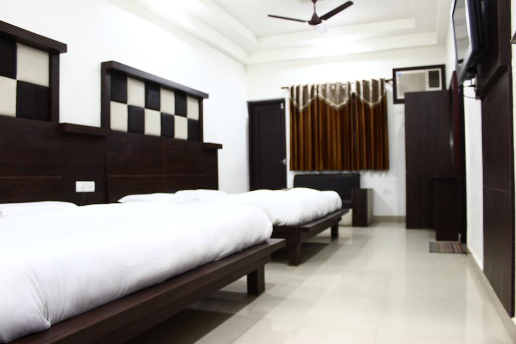Hotel Maharaja Katra  Room photo